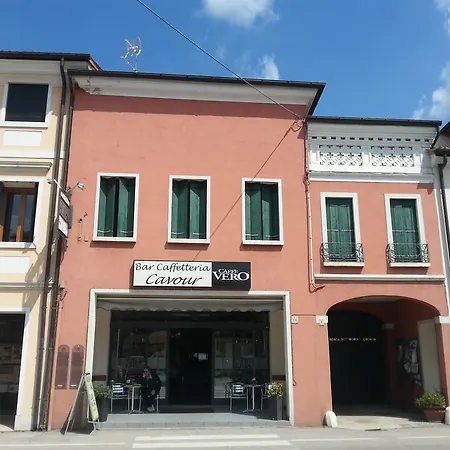 イン Trattoria Caffe Cavour
