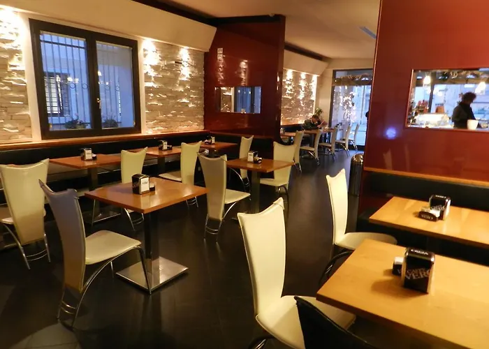 Trattoria Caffe Cavour צ'יטדלה