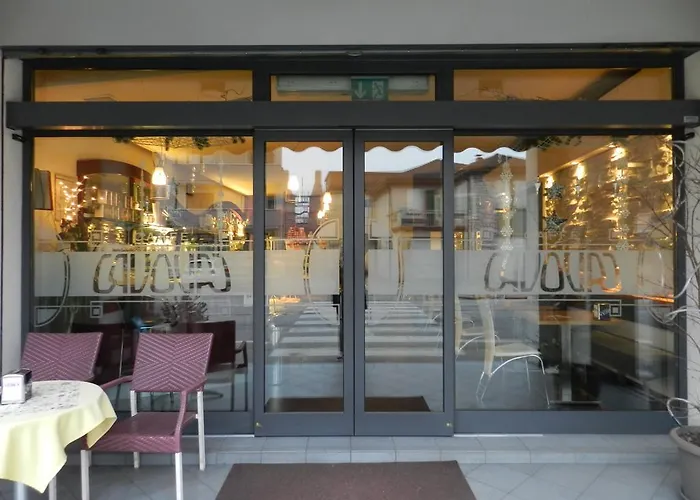 אורחן Trattoria Caffe Cavour