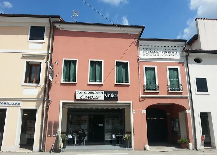 אורחן Trattoria Caffe Cavour